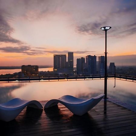Hotel Serviced Condo Unique Infinity Pool With Mekong River View Phnom Penh Exteriör bild