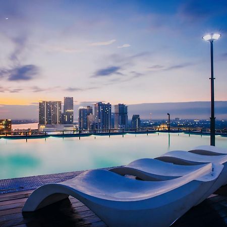 Hotel Serviced Condo Unique Infinity Pool With Mekong River View Phnom Penh Exteriör bild