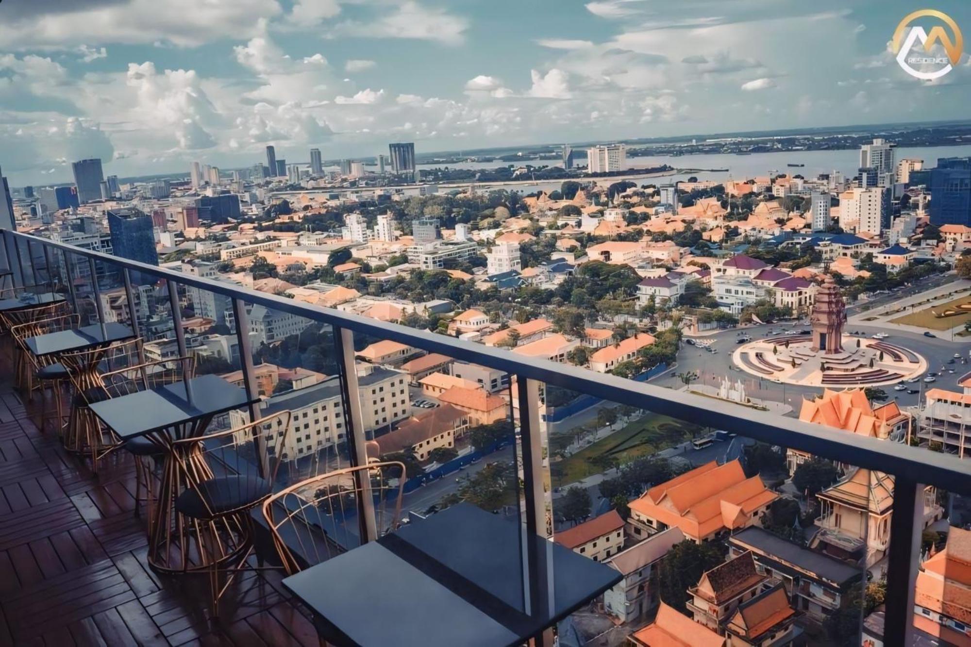 Hotel Serviced Condo Unique Infinity Pool With Mekong River View Phnom Penh Exteriör bild