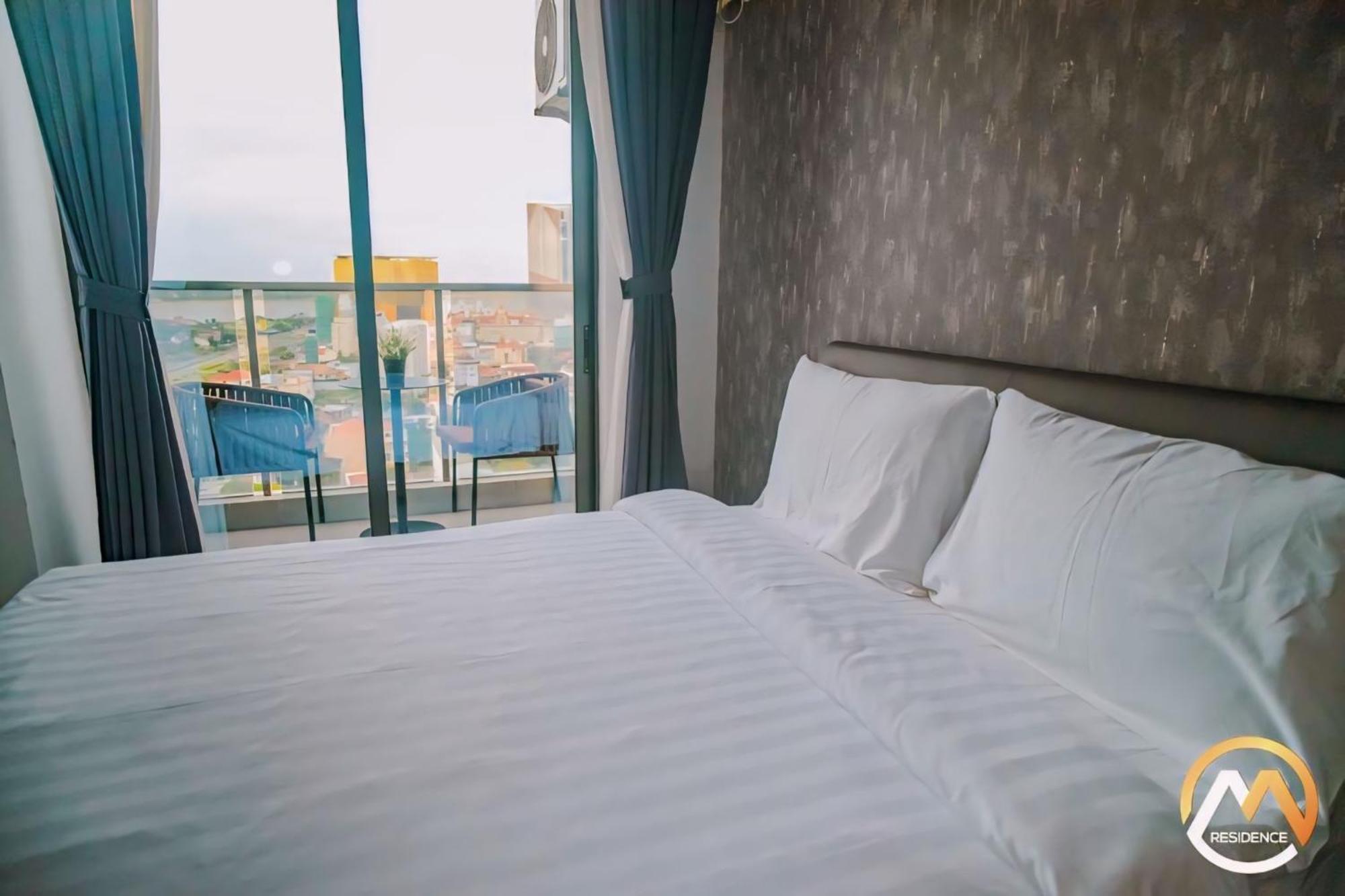 Hotel Serviced Condo Unique Infinity Pool With Mekong River View Phnom Penh Exteriör bild