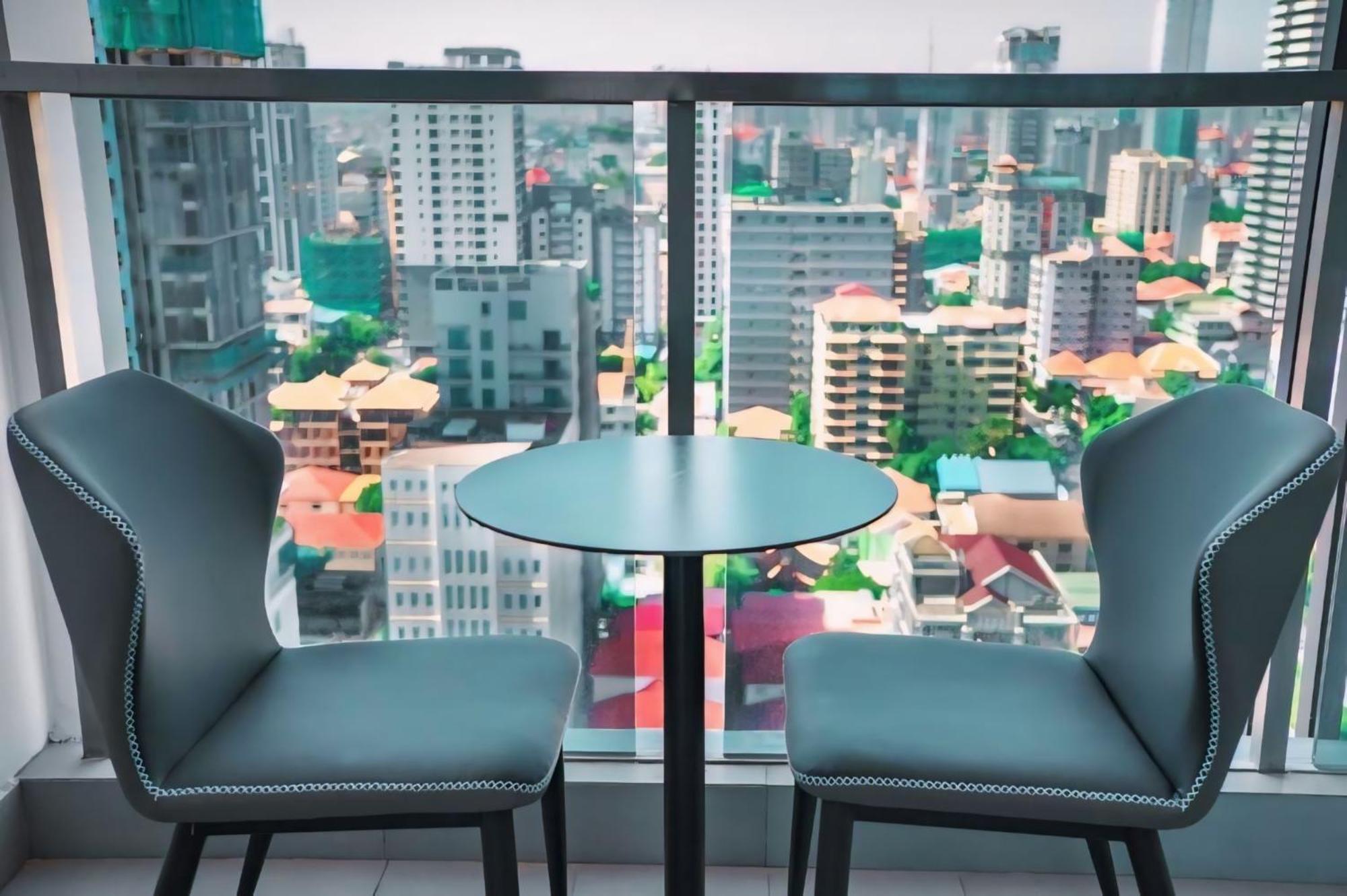 Hotel Serviced Condo Unique Infinity Pool With Mekong River View Phnom Penh Exteriör bild