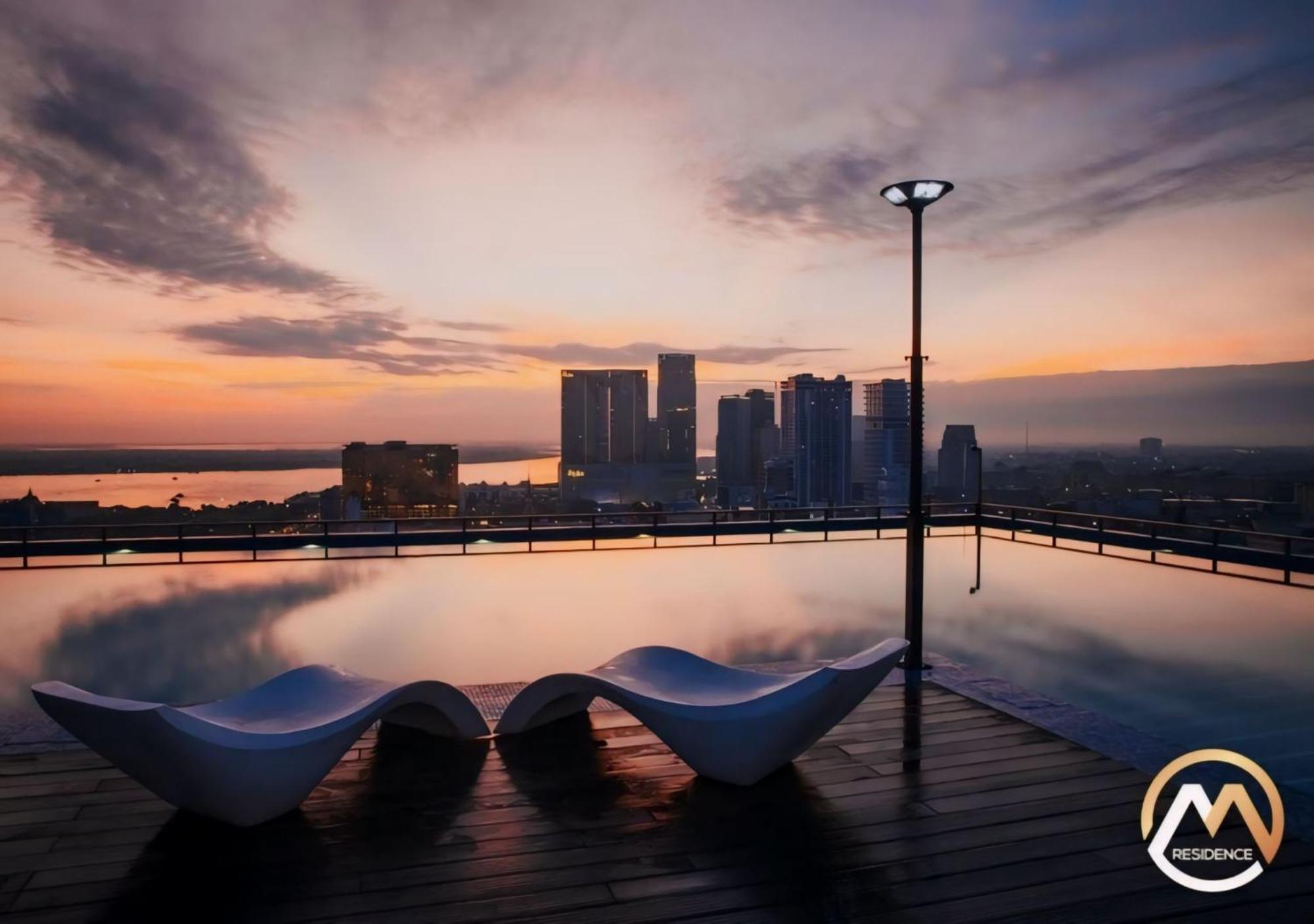 Hotel Serviced Condo Unique Infinity Pool With Mekong River View Phnom Penh Exteriör bild
