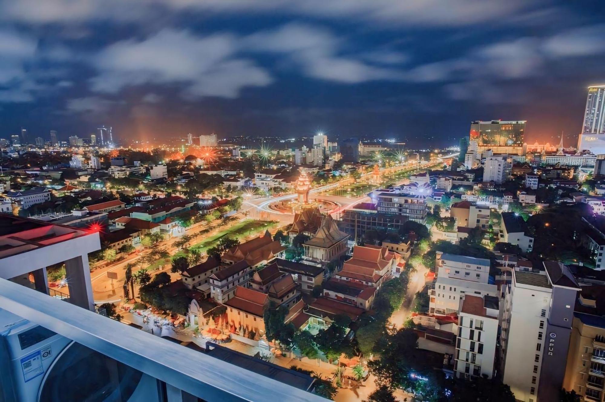 Hotel Serviced Condo Unique Infinity Pool With Mekong River View Phnom Penh Exteriör bild